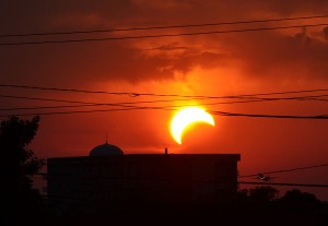 Consells per veure eclipsi solar
